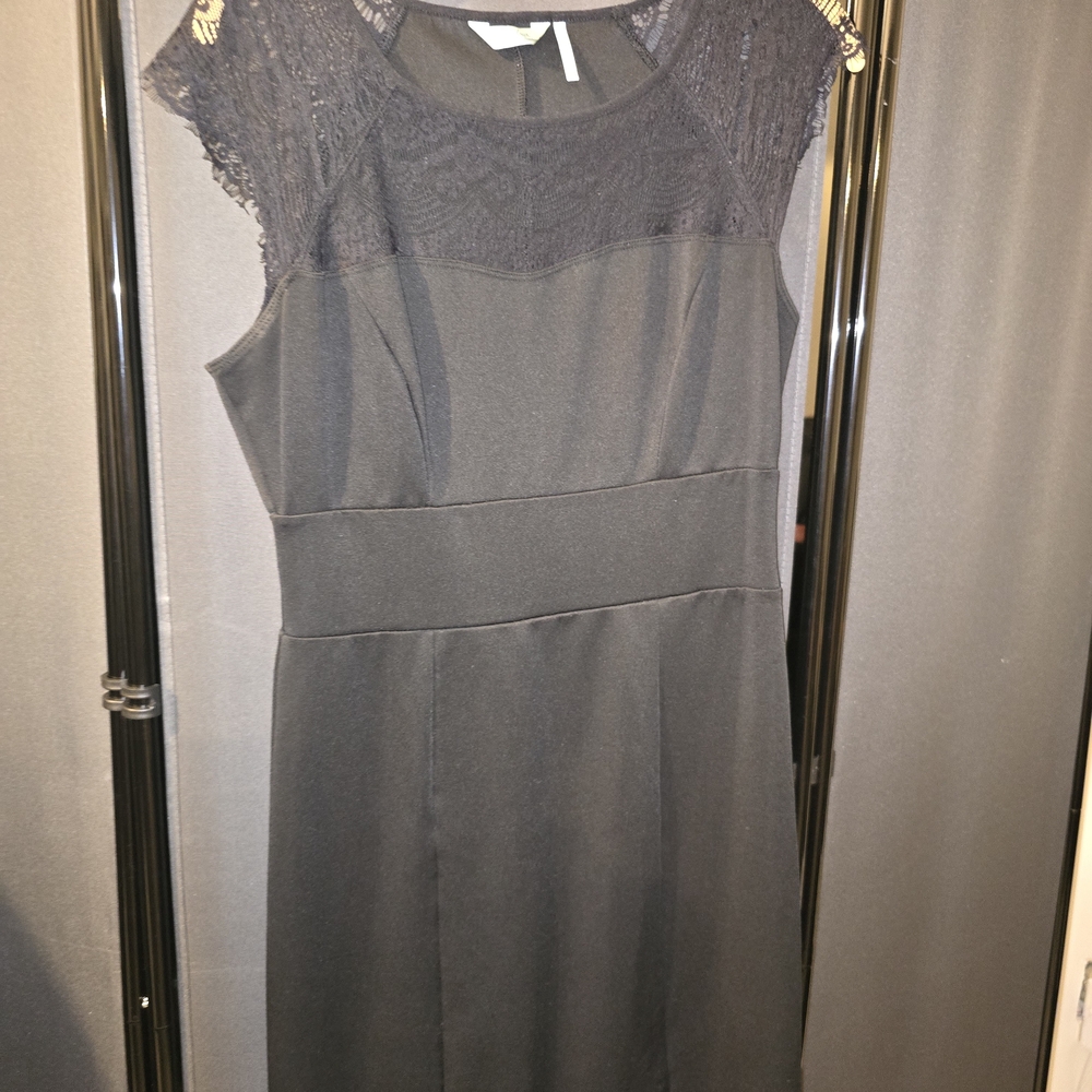 Chic Black Lace Midi Dress